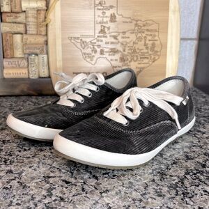 Taos Footwear Guest Star Black Corduroy Sneakers Size 8